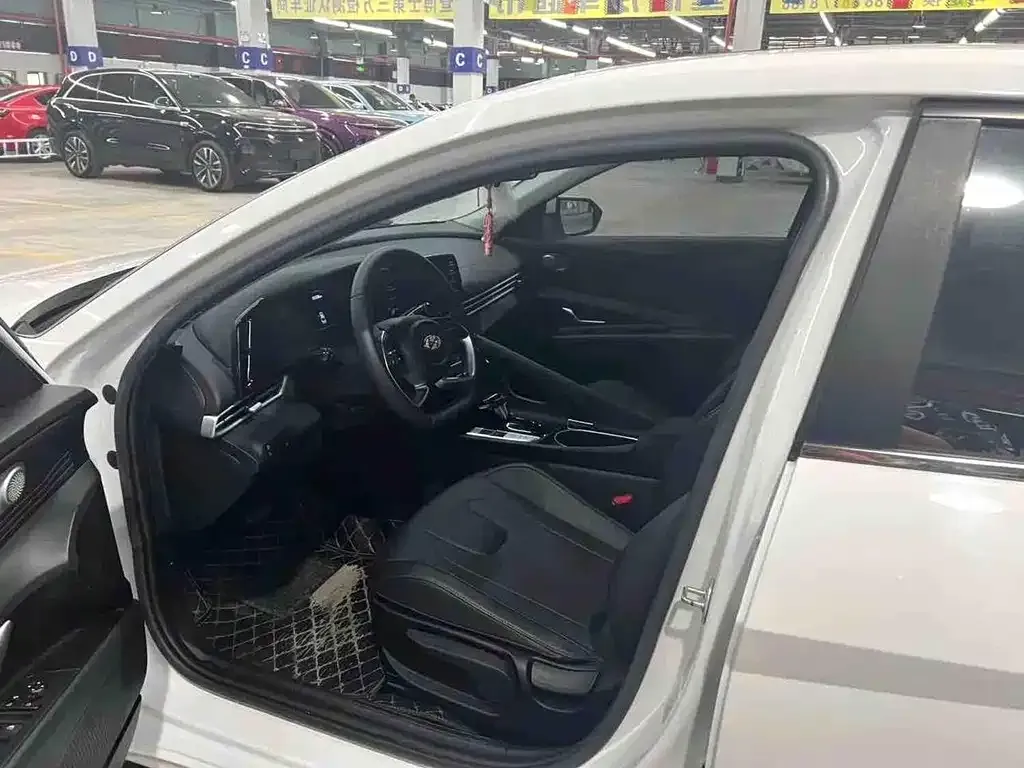 Hyundai Elantra 2022 из CN, фото 4