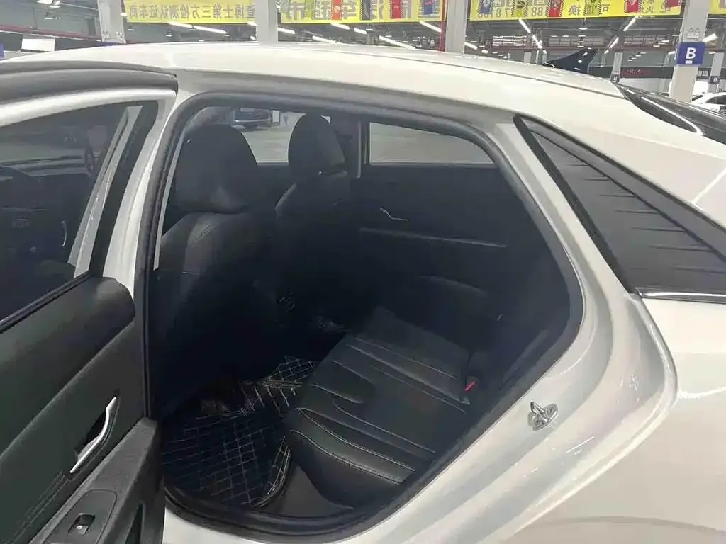 Hyundai Elantra 2022 из CN, фото 5