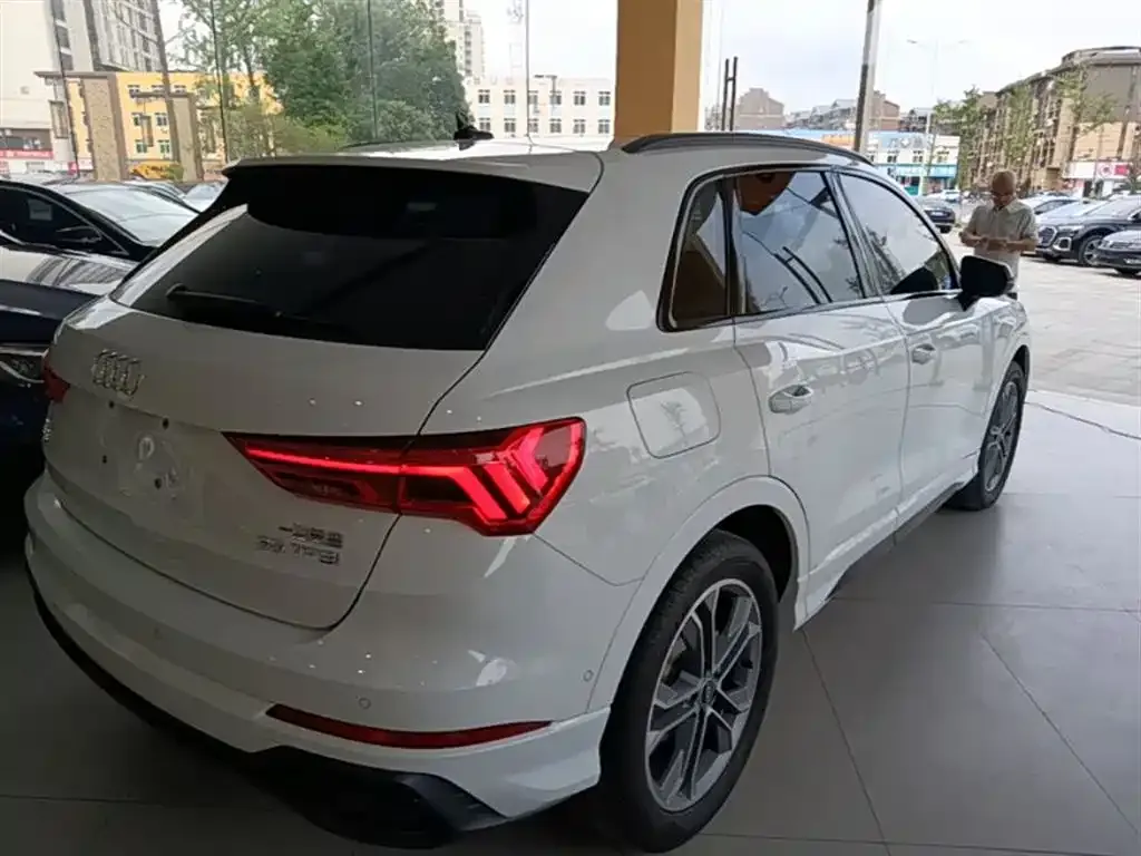 Audi Q3 — фото 10