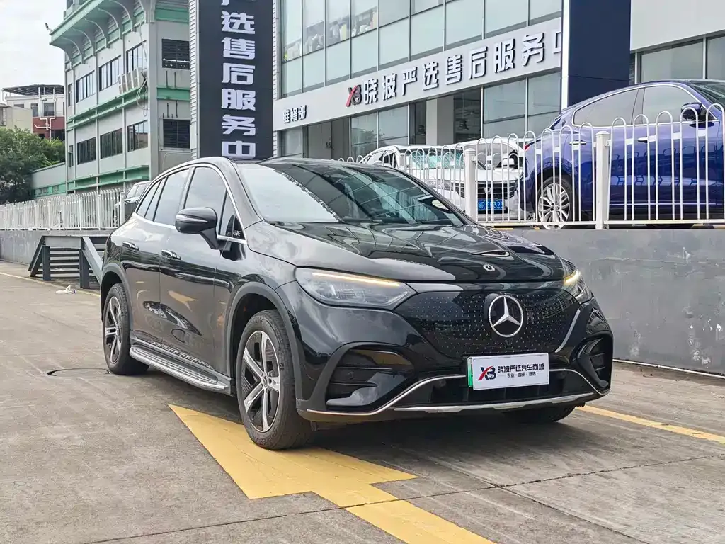 Mercedes-Benz EQE SUV — фото 9