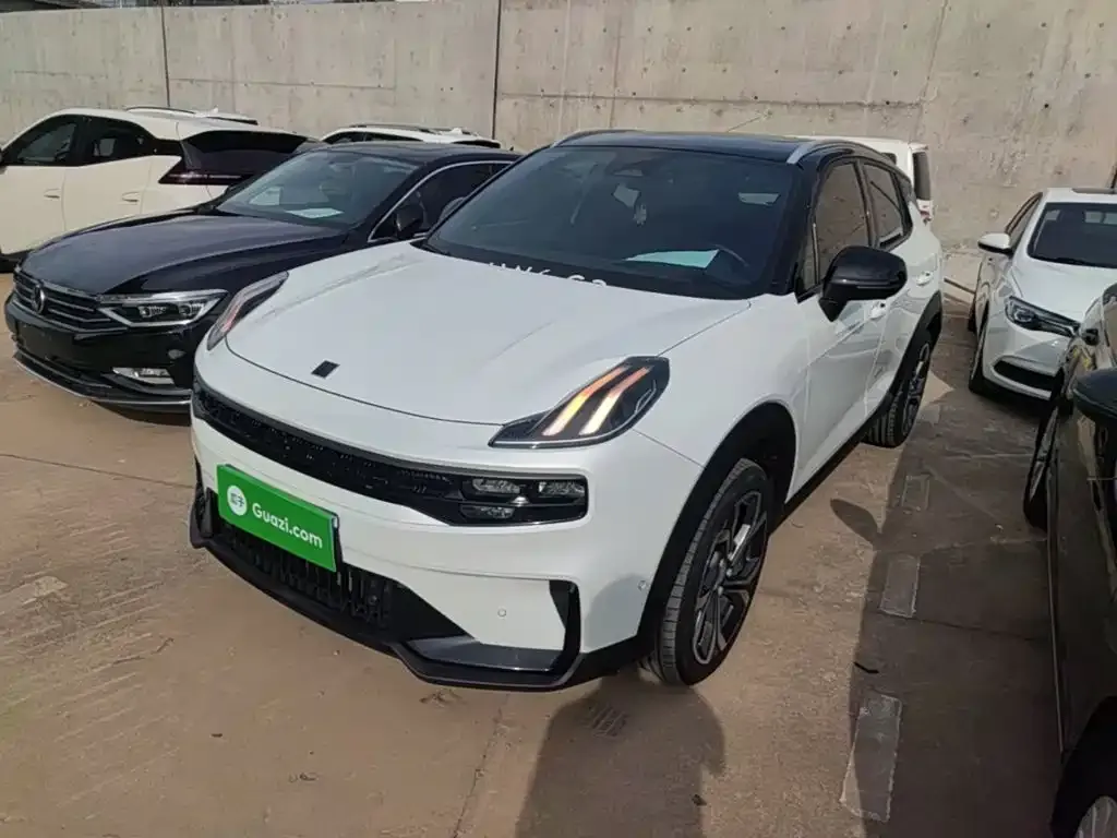 Lynk & Co 06