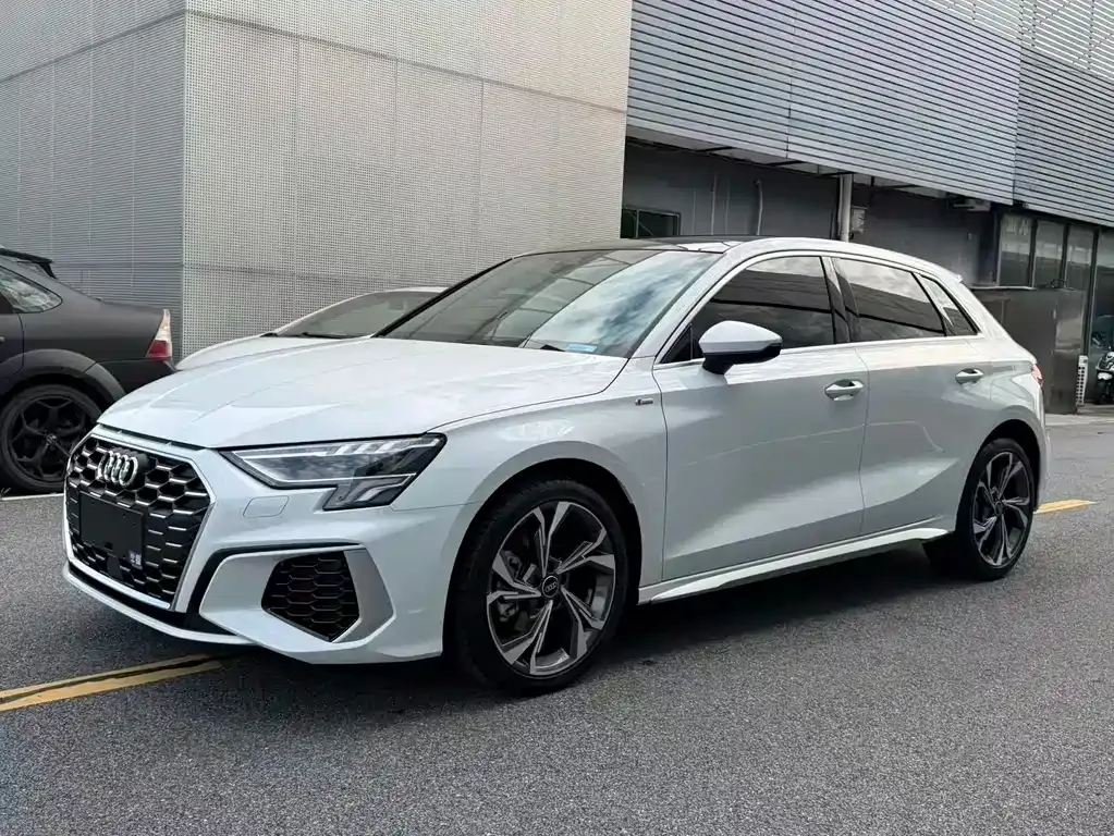 Audi A3 — фото 1