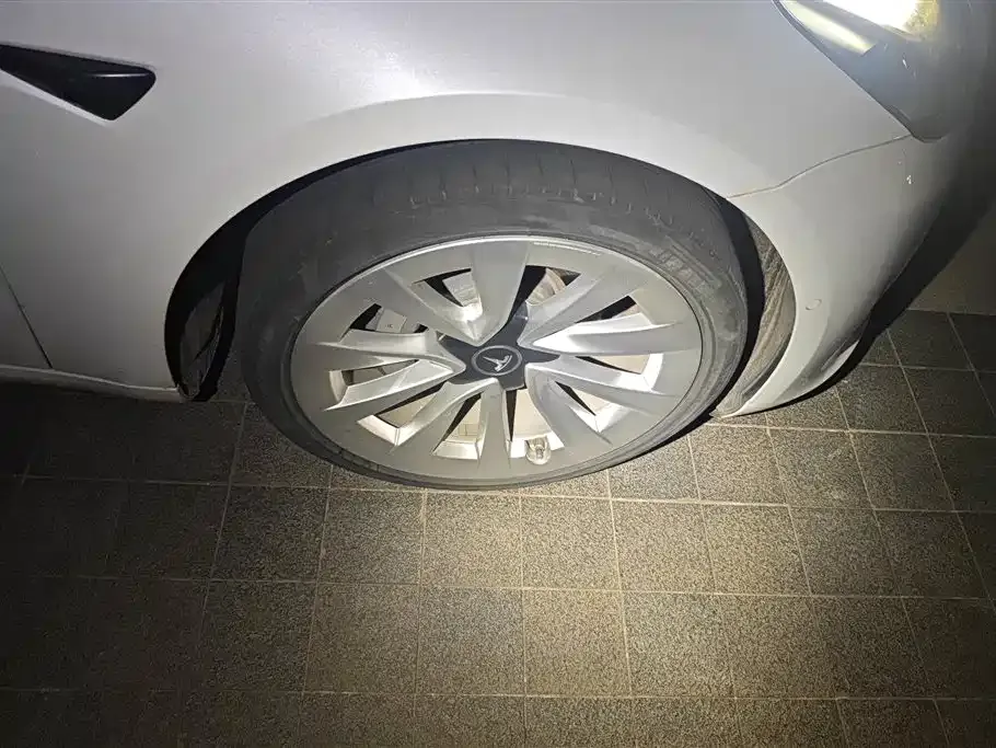 Tesla Model 3 — фото 10