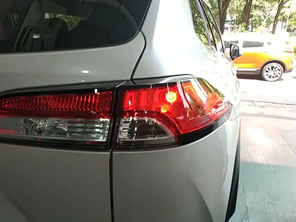 Toyota Frontlander 2023 из CN, фото 5