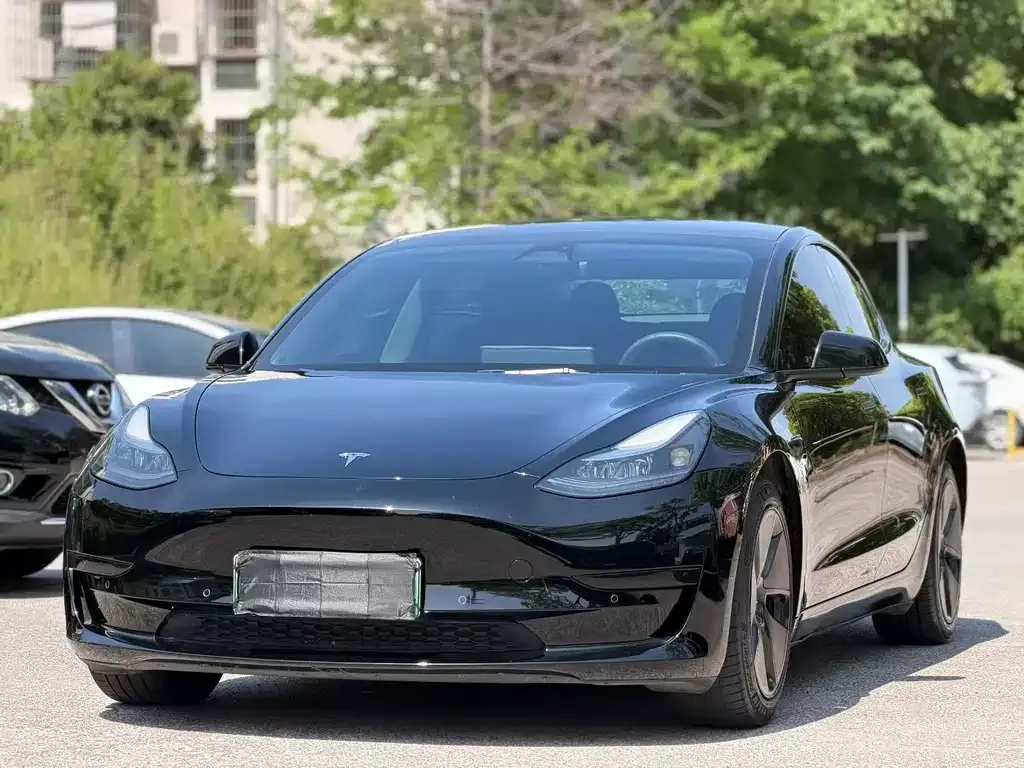 Tesla Model 3 — фото 1