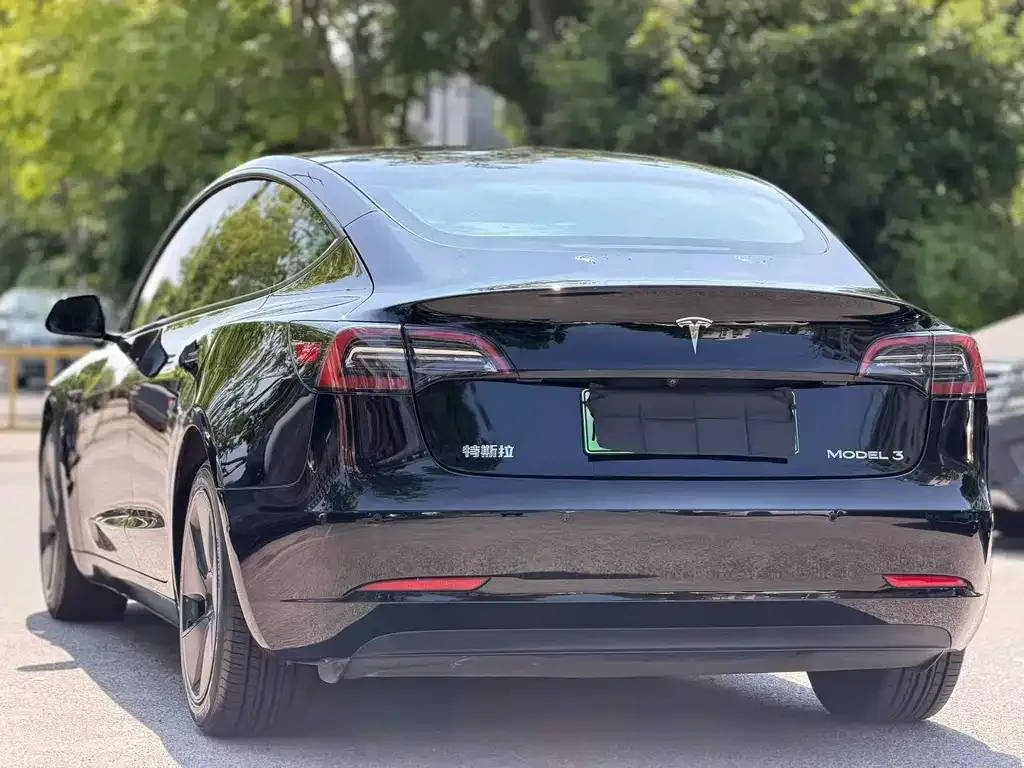 Tesla Model 3 — фото 7