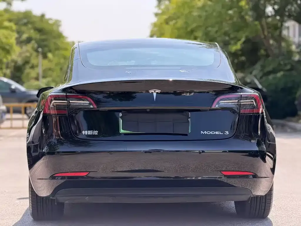 Tesla Model 3 — фото 8