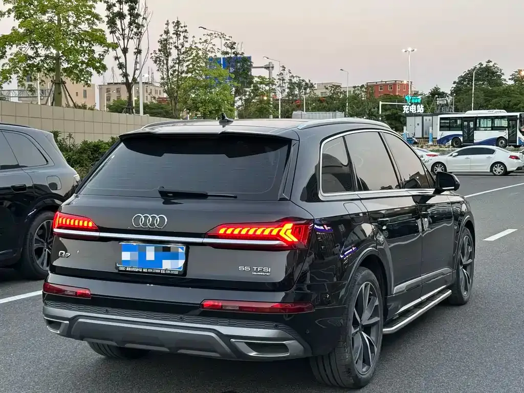 Audi Q7 — фото 9