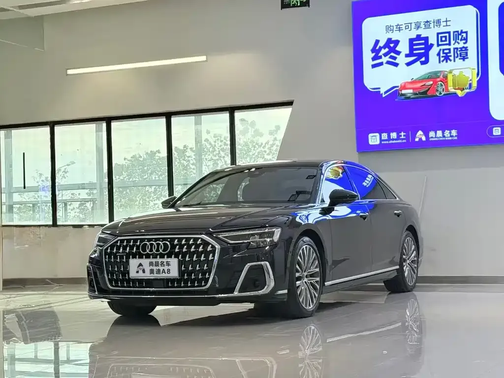 Audi A8 — фото 1