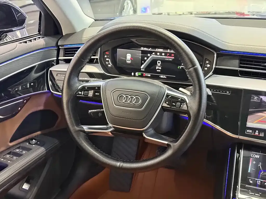 Audi A8 — фото 7