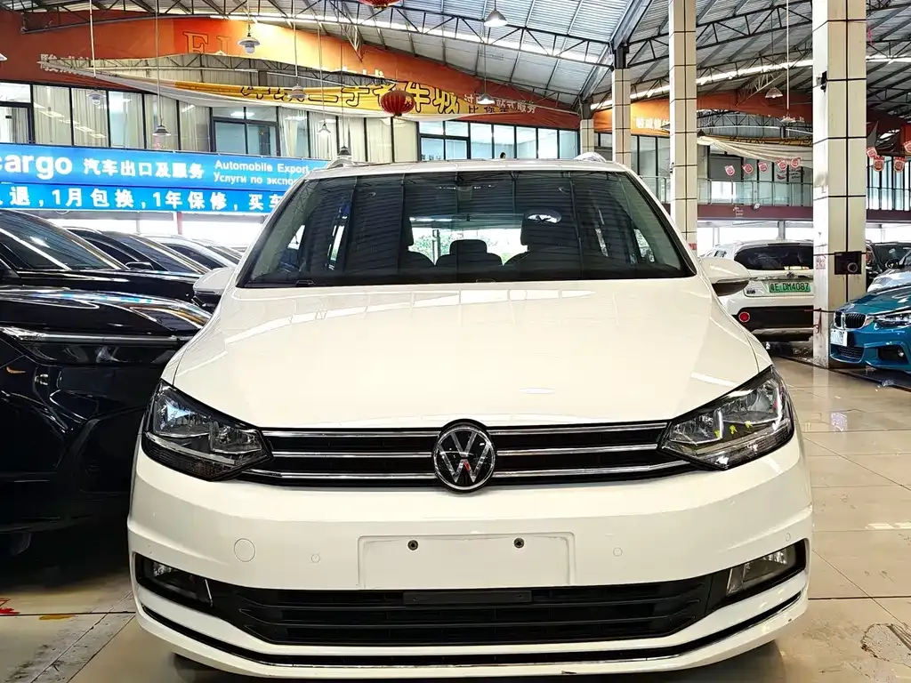 Volkswagen Touran 2022 из CN, фото 10