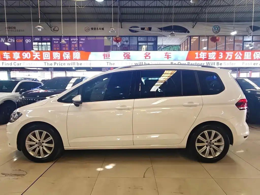 Volkswagen Touran 2022 из CN, фото 3