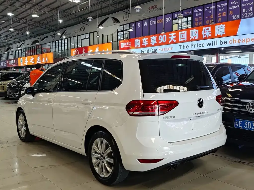 Volkswagen Touran 2022 из CN, фото 6