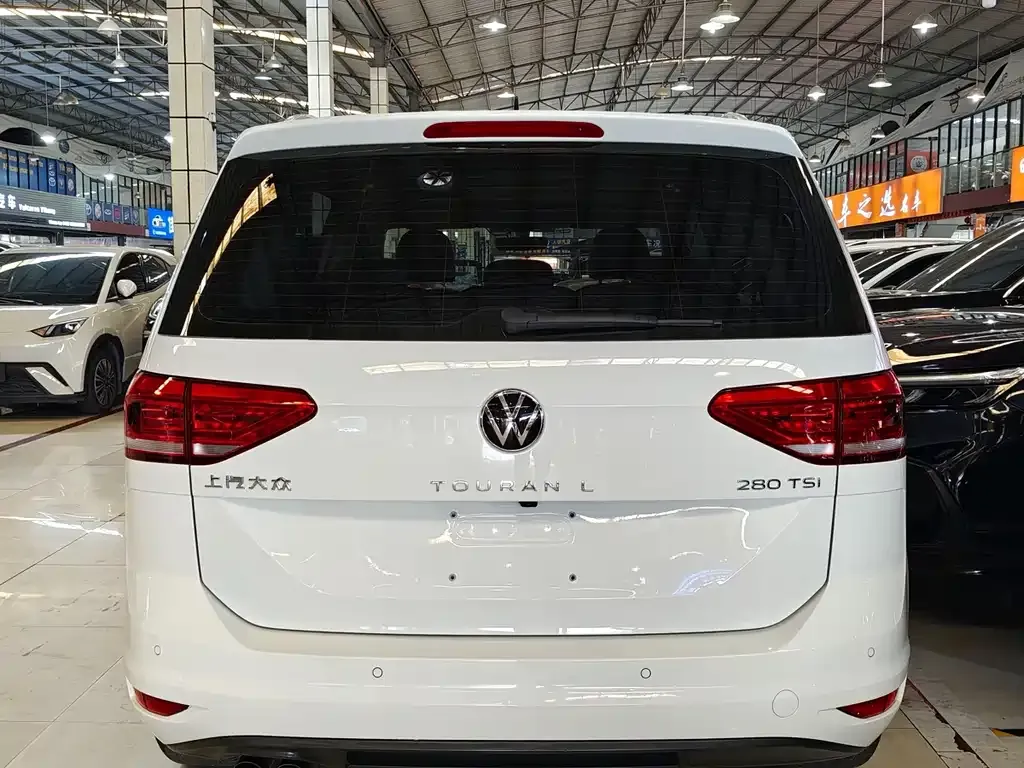 Volkswagen Touran 2022 из CN, фото 7