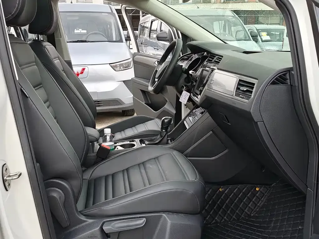 Volkswagen Touran 2022 из CN, фото 5