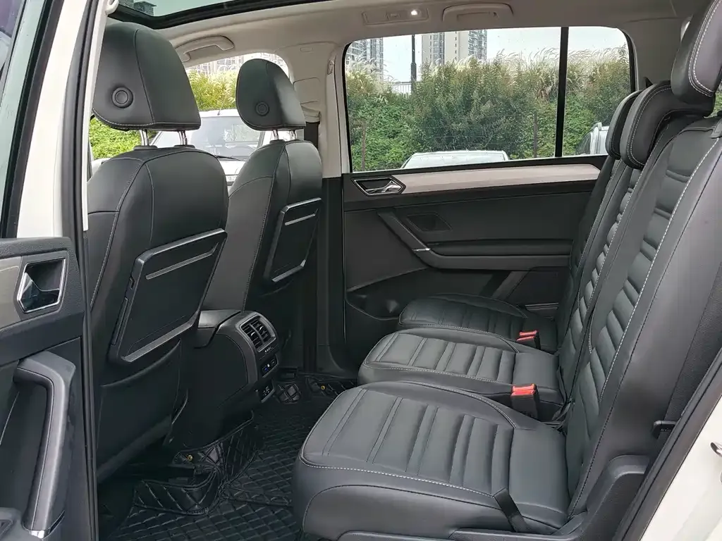 Volkswagen Touran 2022 из CN, фото 4