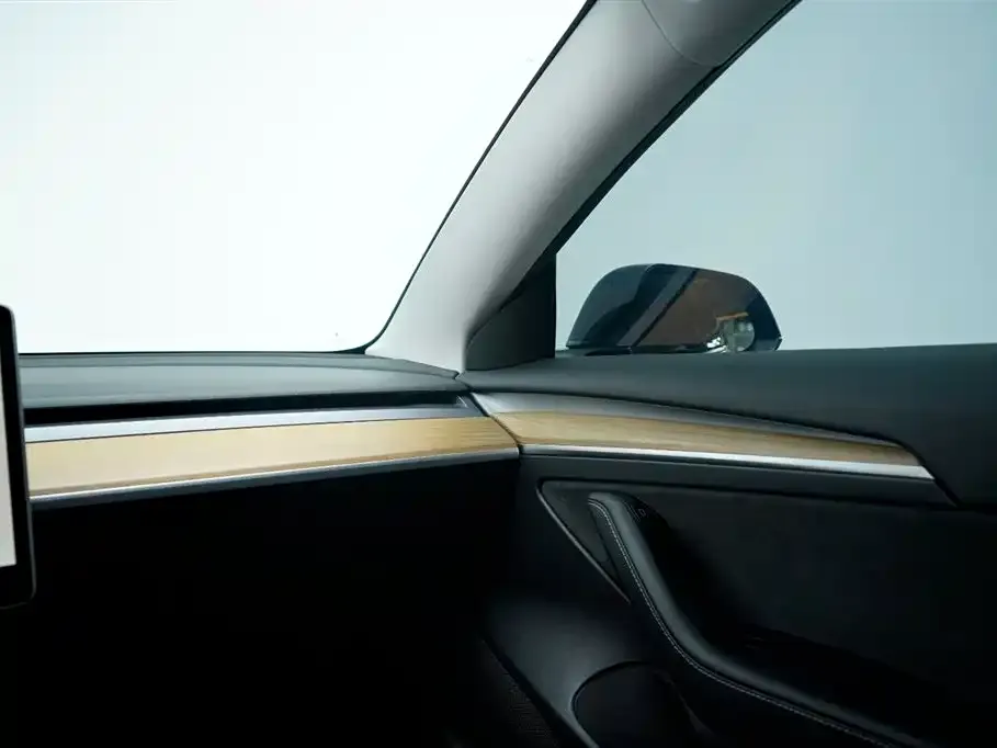 Tesla Model 3 — фото 10