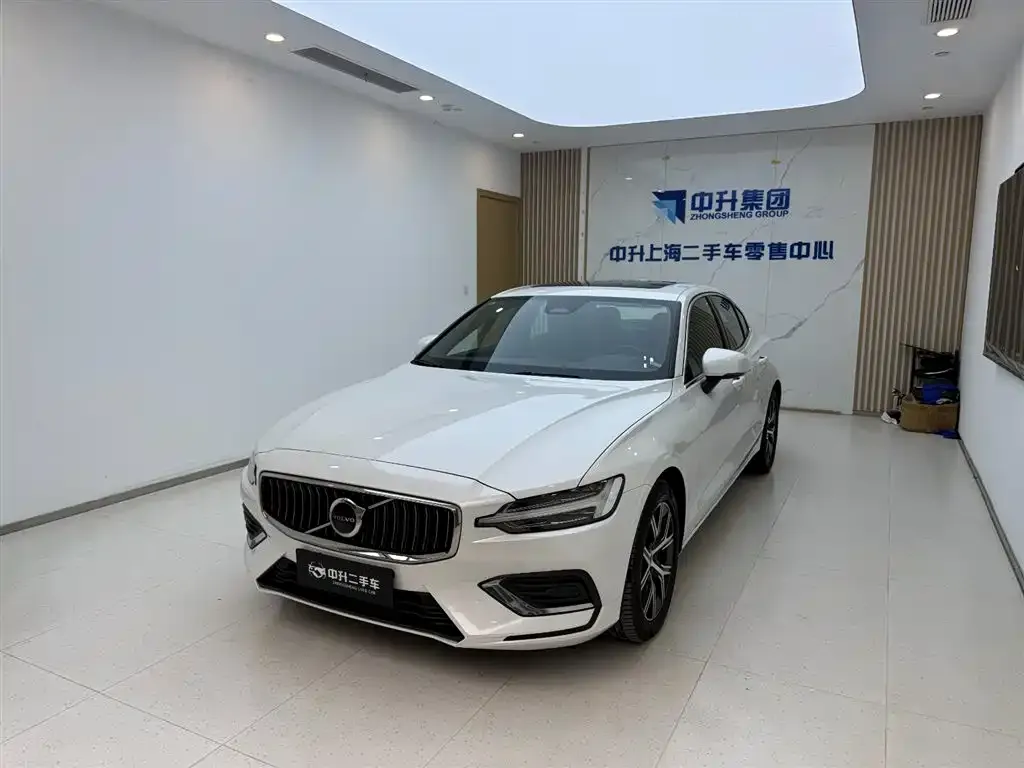 Volvo S60 — фото 1