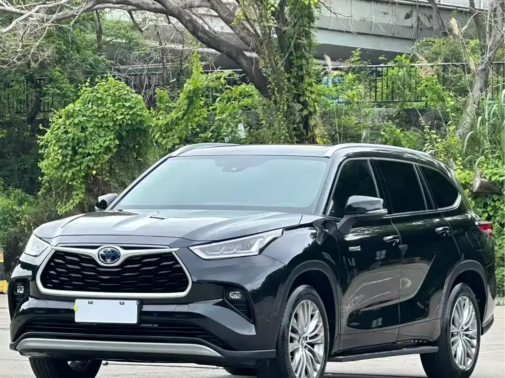 Toyota Highlander — фото 1