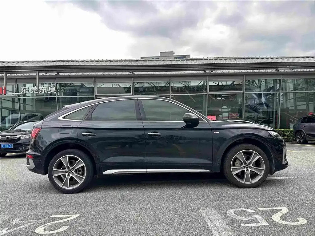 Audi Q5L Sportback 2022 из CN, фото 10