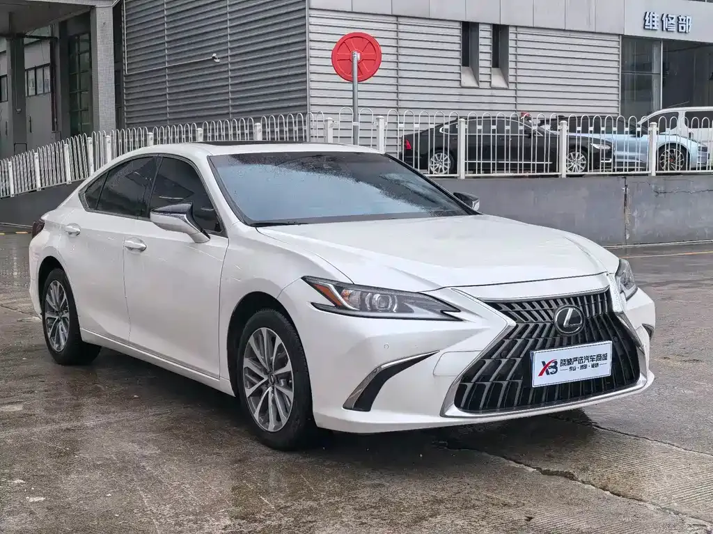 Lexus ES — фото 10