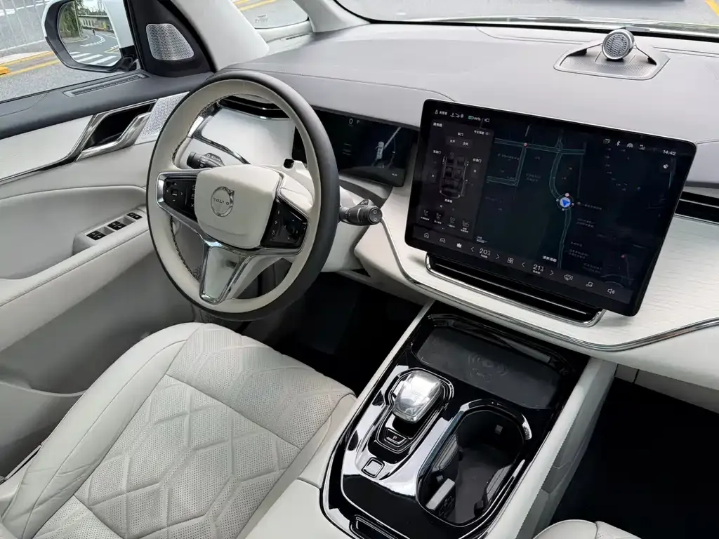 Volvo EM90 2024 из CN, фото 2
