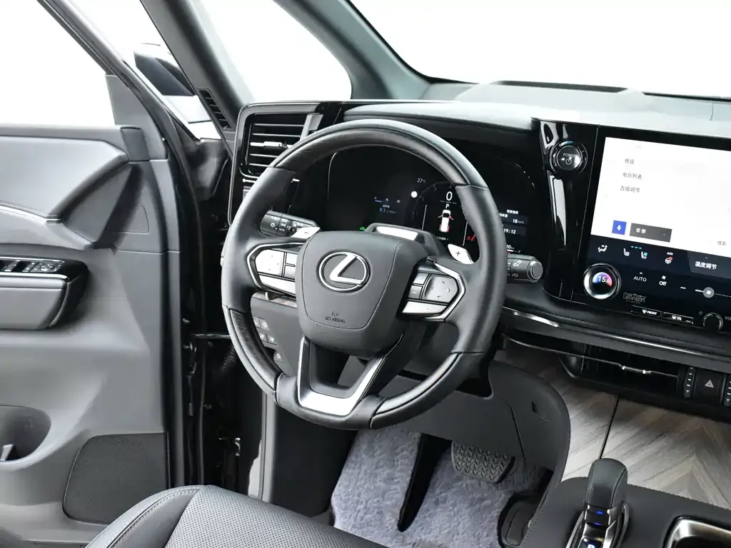 Lexus LM — фото 2