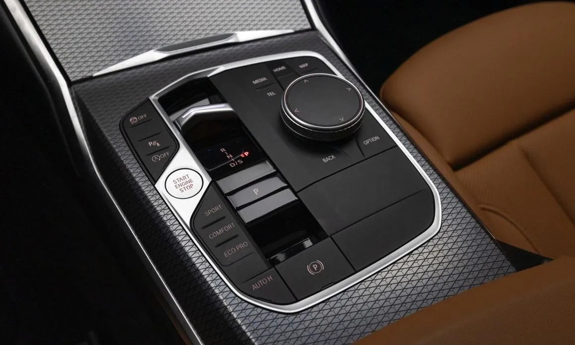 BMW 3-Series 2024 из KR, фото 10