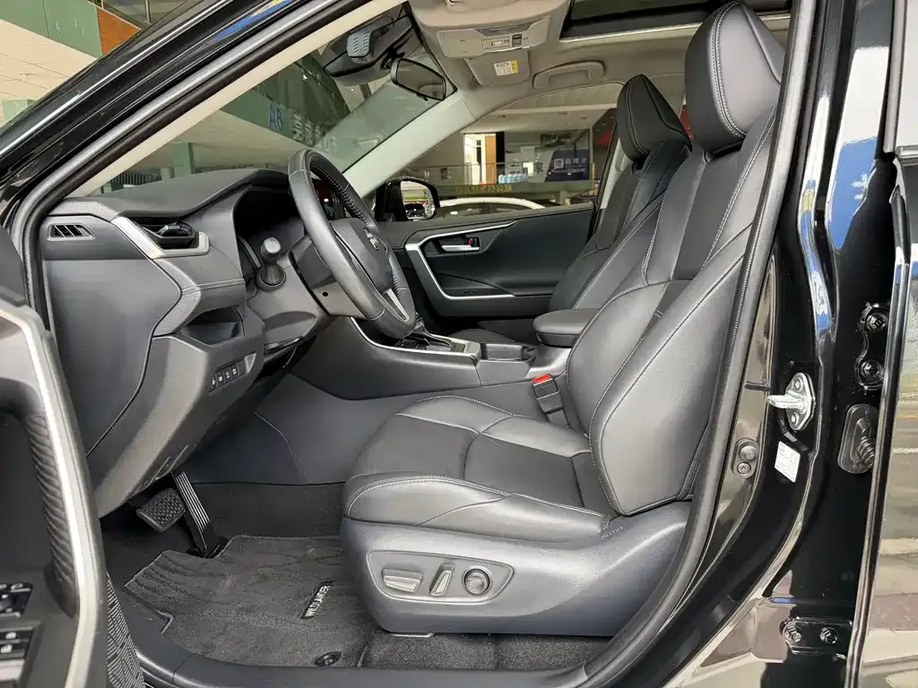 Toyota Wildlander 2024 из CN, фото 3