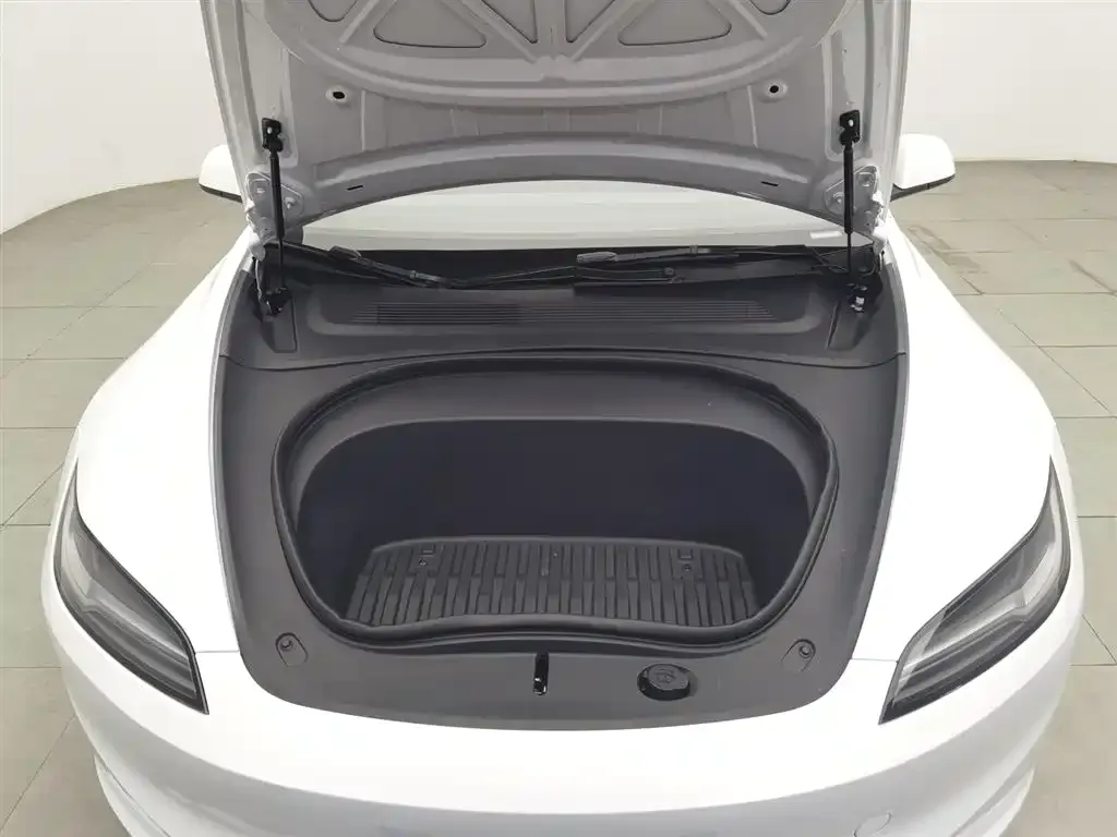 Tesla Model 3 — фото 3