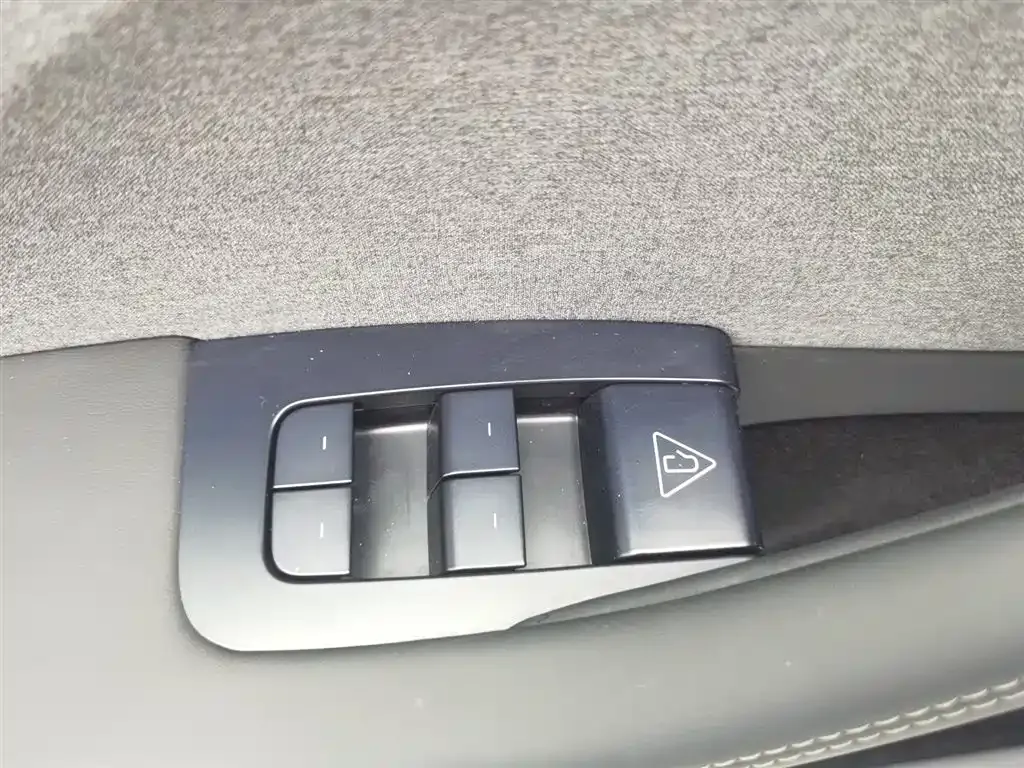Tesla Model 3 — фото 10