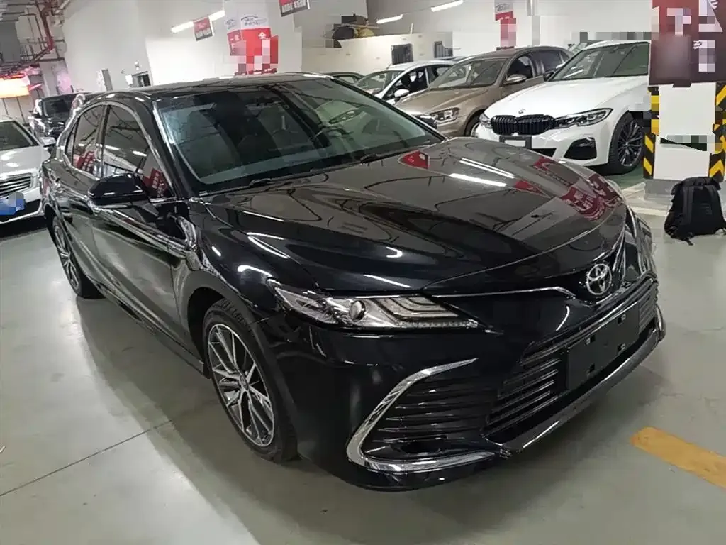 Toyota Camry — фото 4
