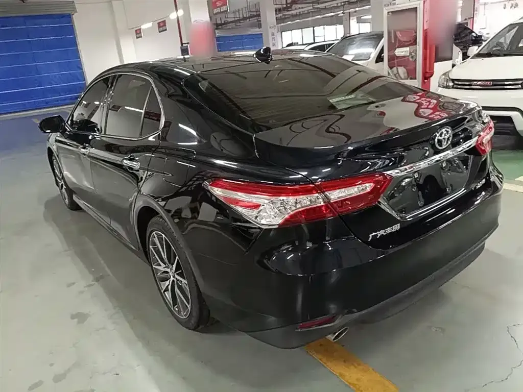 Toyota Camry — фото 8