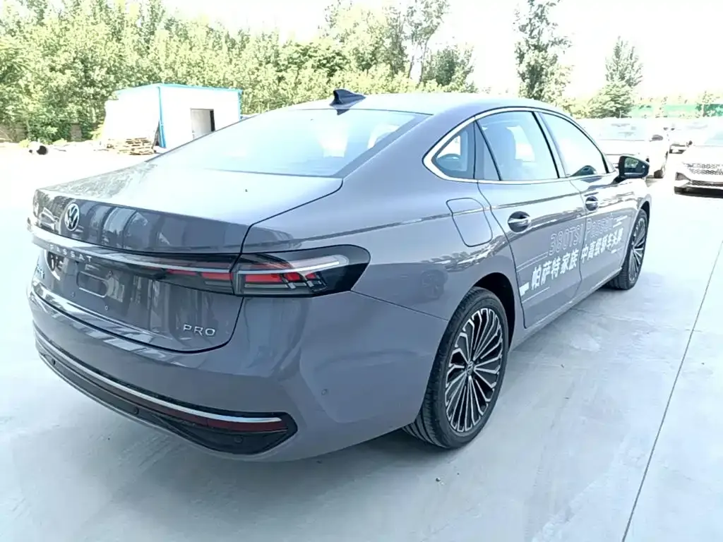 Volkswagen Passat — фото 10