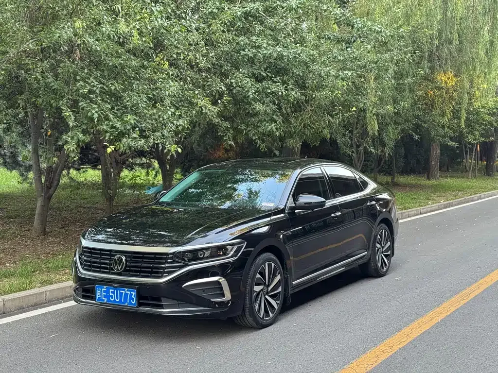 Volkswagen Passat — фото 1