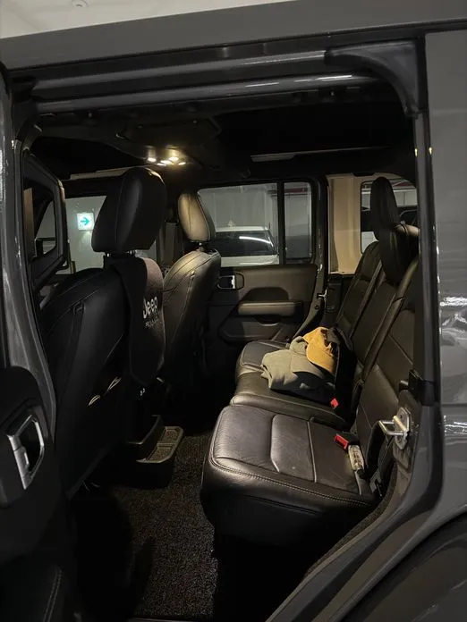 Jeep Wrangler 2021 из KR, фото 2