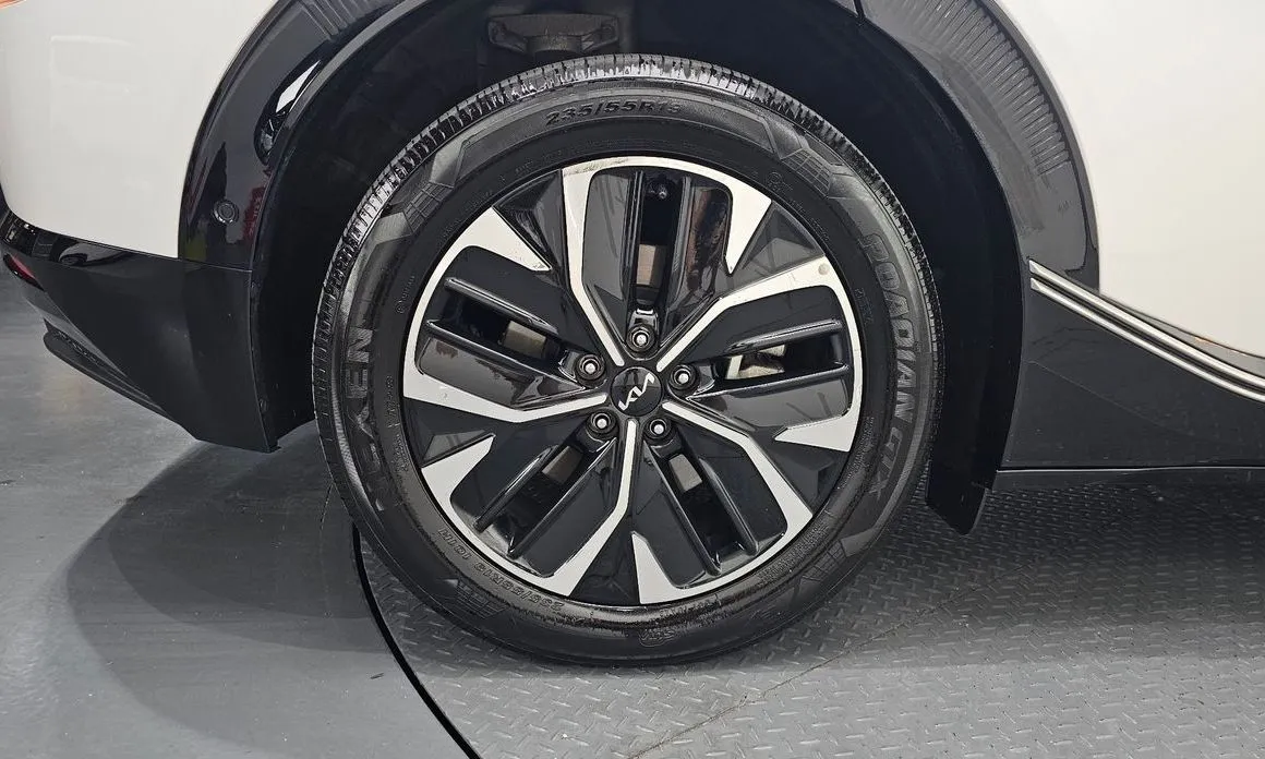 Kia EV6 2023 из KR, фото 2