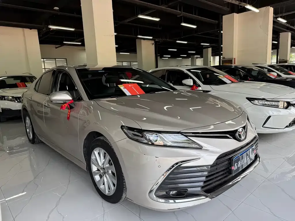Toyota Camry — фото 10