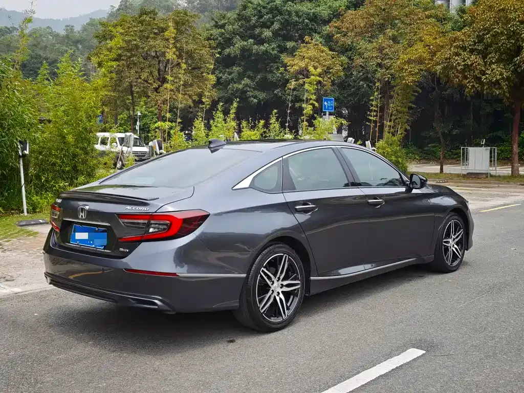 Honda Accord — фото 8