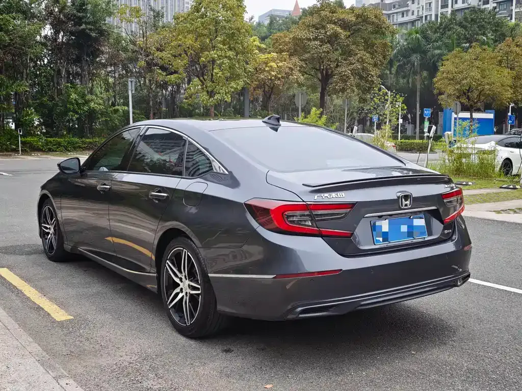 Honda Accord — фото 10