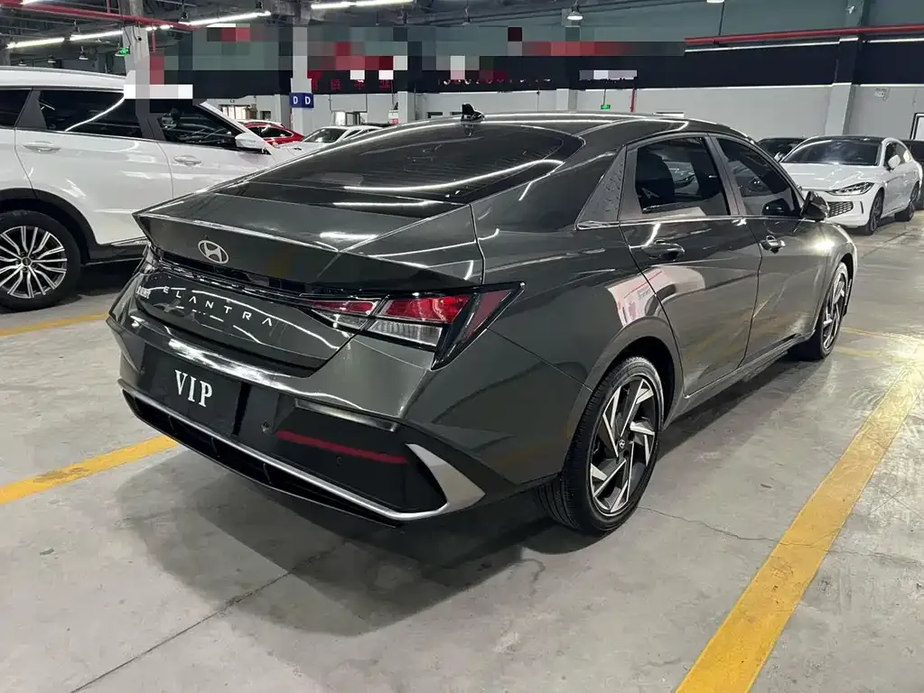 Hyundai Elantra — фото 8