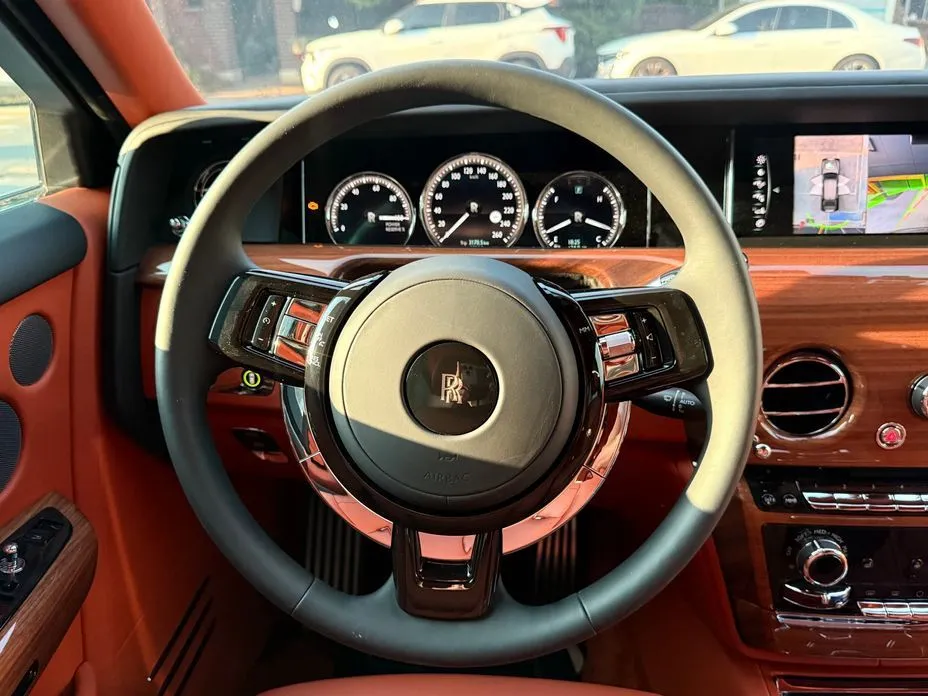 Rolls-Royce Phantom 2023 из KR, фото 10