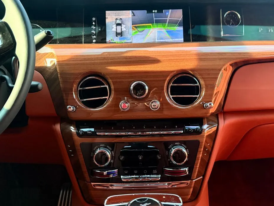 Rolls-Royce Phantom 2023 из KR, фото 2