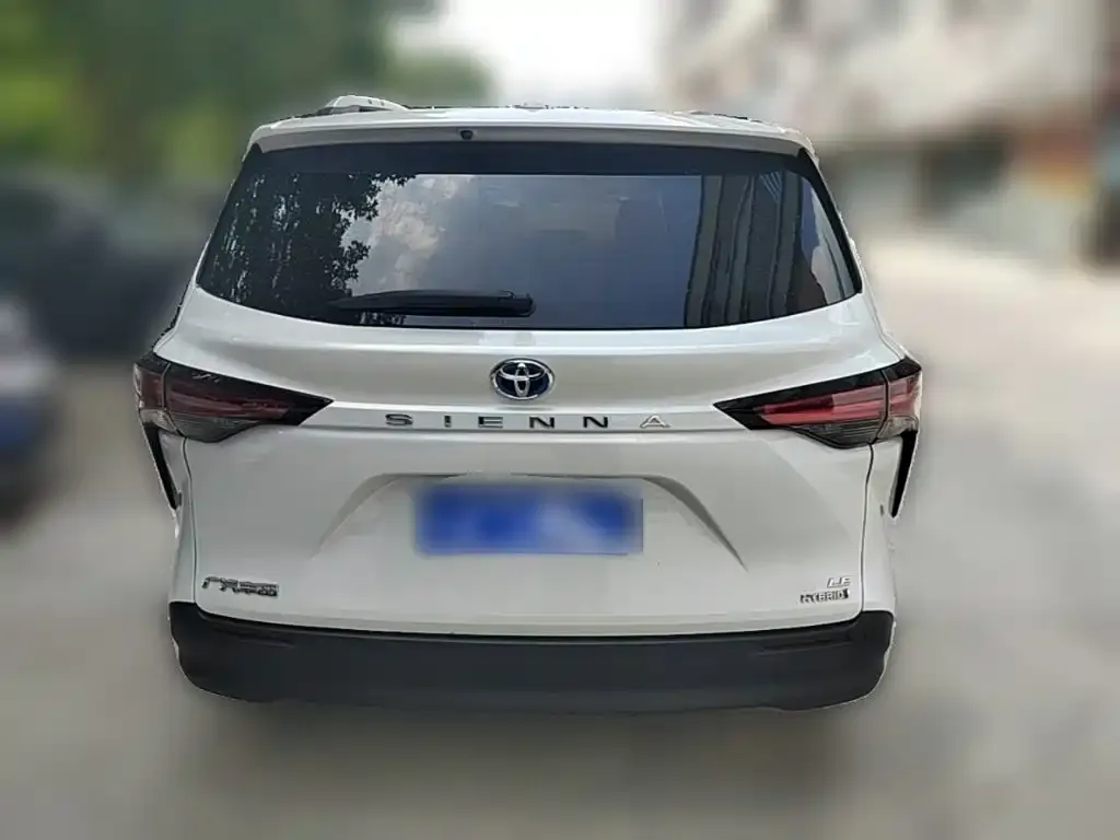 Toyota Sienna — фото 2