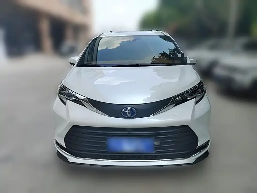 Toyota Sienna — фото 5