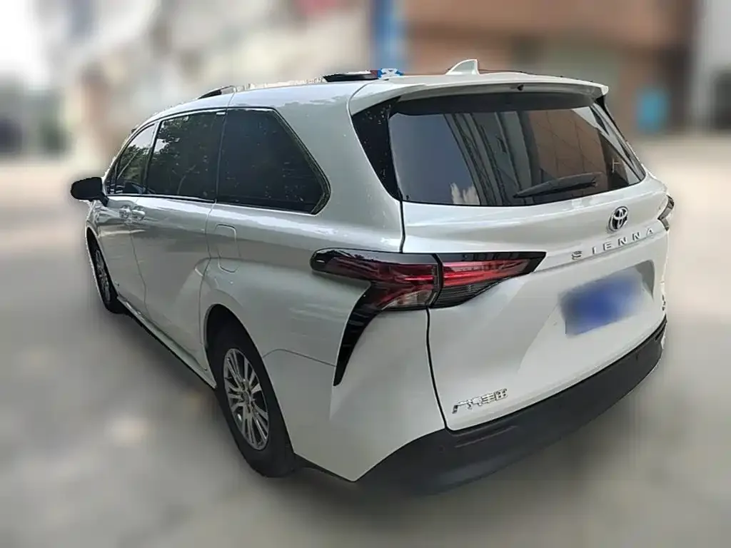 Toyota Sienna — фото 3