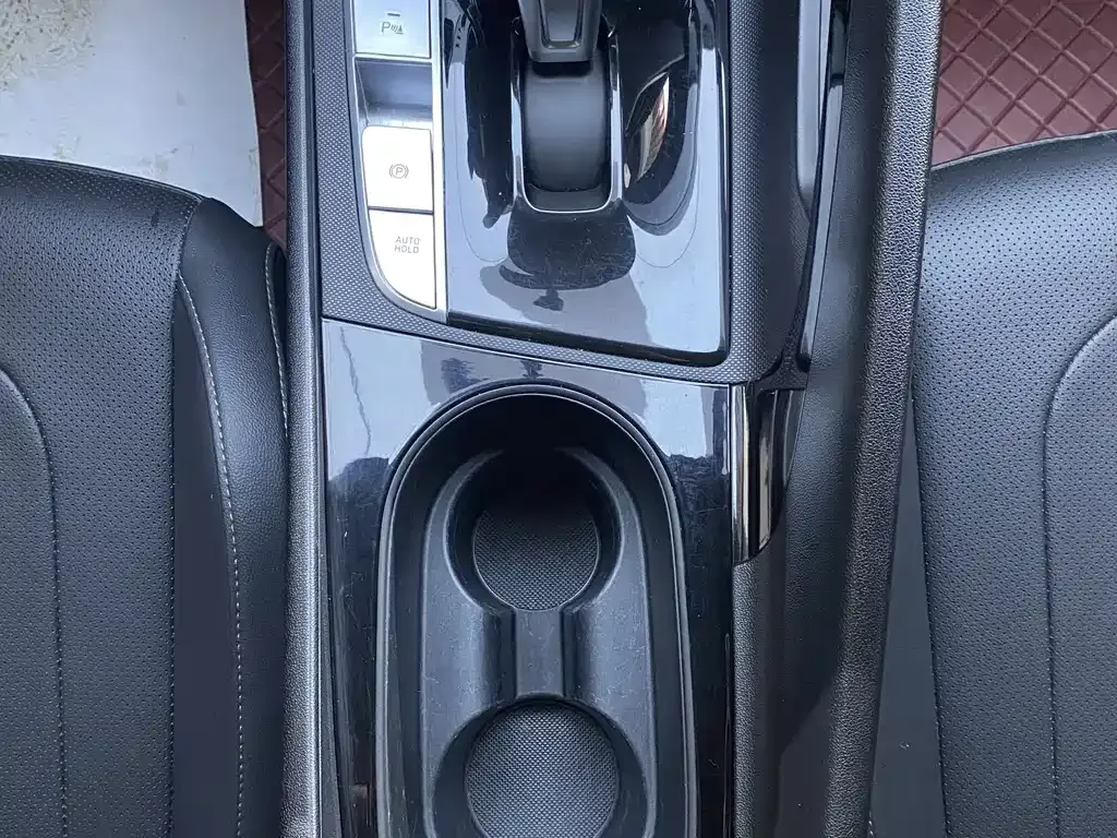 Hyundai Elantra — фото 10