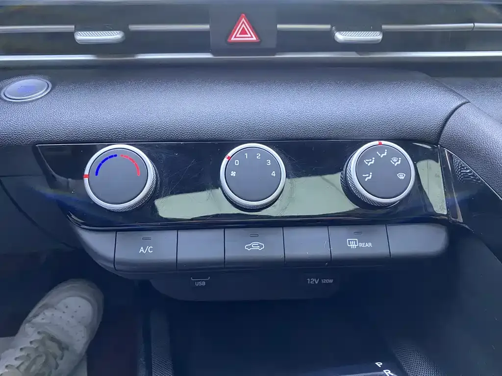 Hyundai Elantra — фото 9