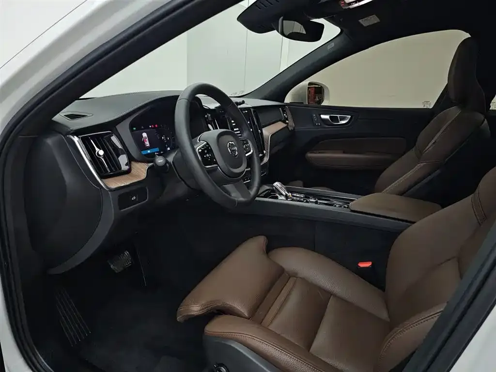 Volvo XC60 2024 из CN, фото 7