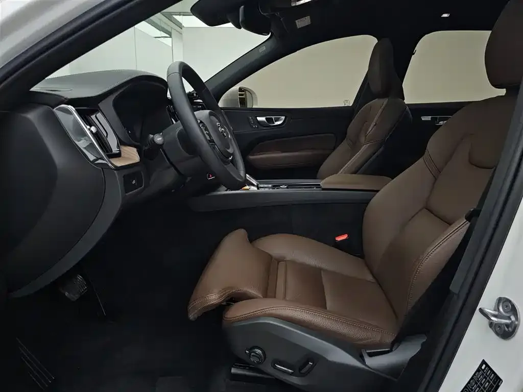 Volvo XC60 2024 из CN, фото 4